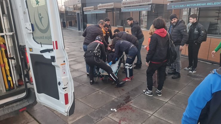 Genç kızların bıçaklı kavgasında 1 yaralı