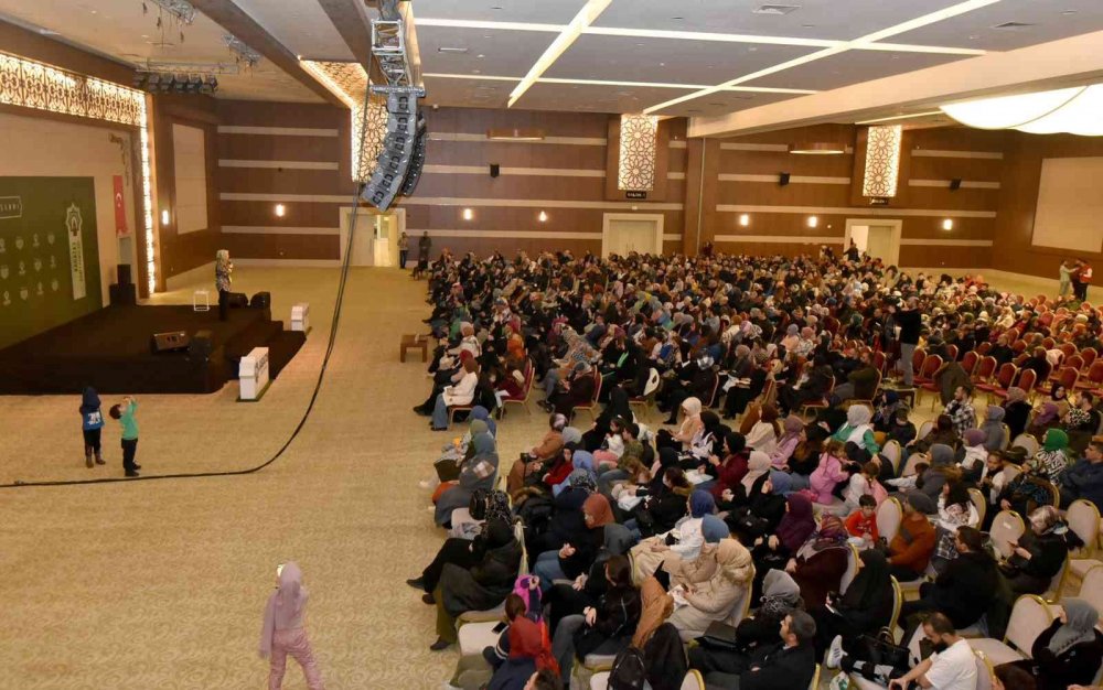 Hatice Kübra Tongar Konyalılarla buluştu