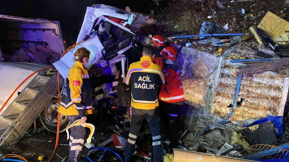 Kamyon içerisinde sıkışıp ağır yaralanmıştı, Beytullah hayatını kaybetti