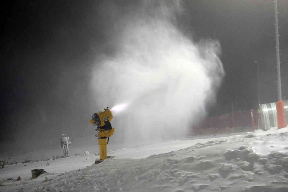 Özlenen kar yağdı! Yıldızdağı kayak merkezinde kar kalınlığı...