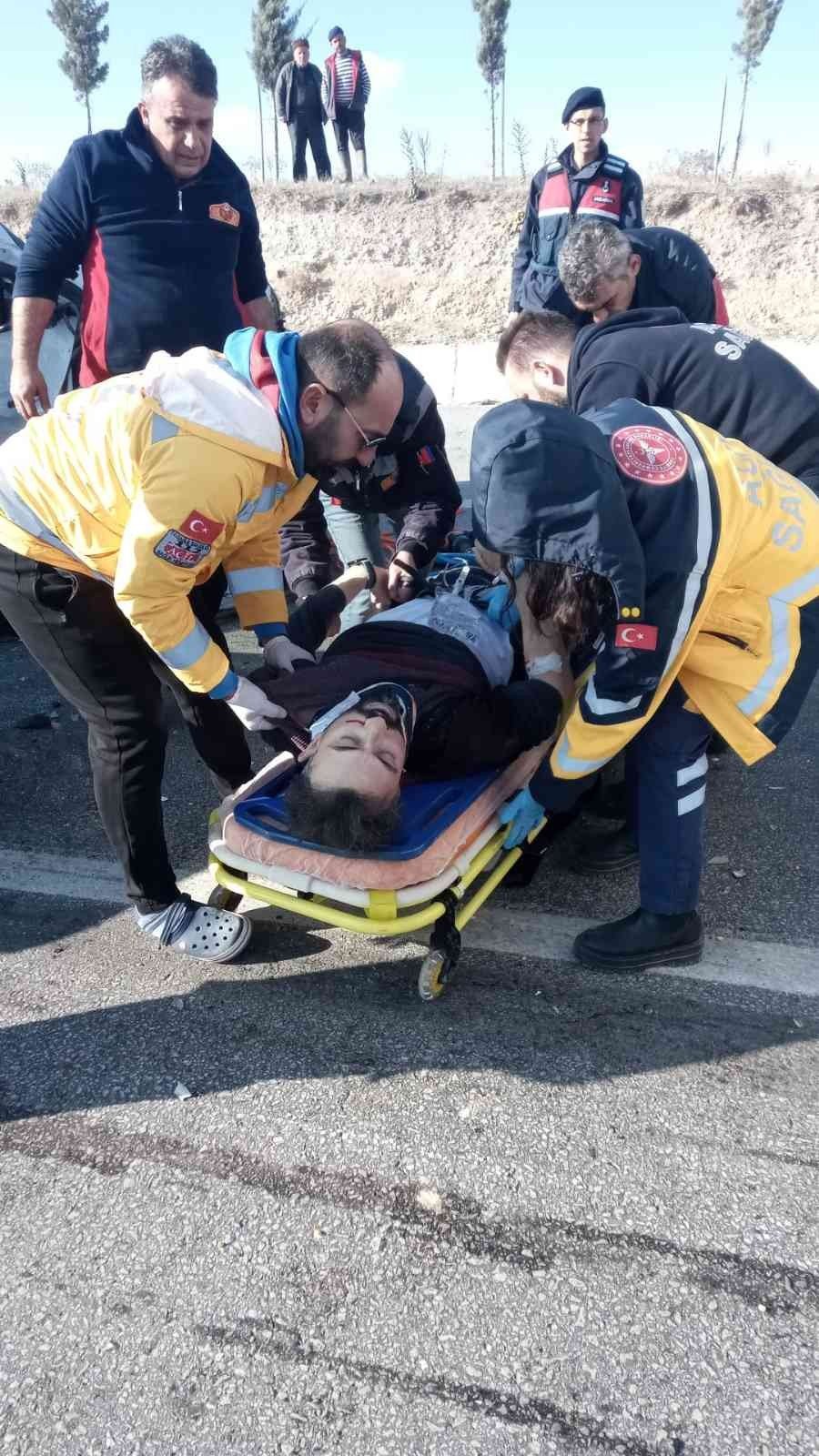 Tırla otomobil çarpıştı! Hurdaya dönen otomobilin sürücüsü hayatını kaybetti