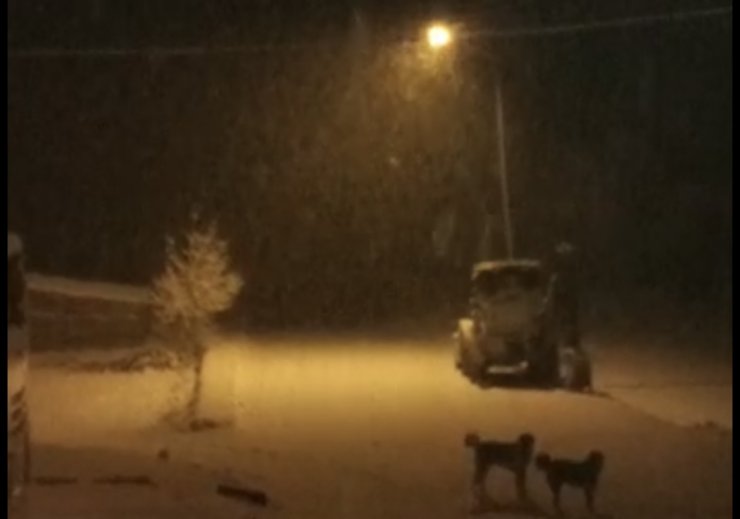 Tunceli’de kar yağışı nedeniyle 15 köy yolu ulaşıma kapandı