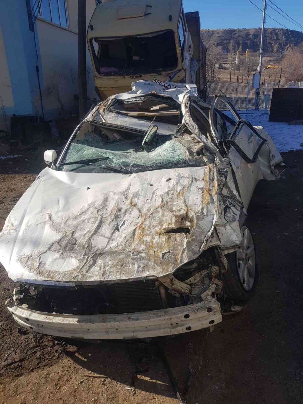 Yakınlarının cenazesine gidiyorlardı, kaza yaptılar