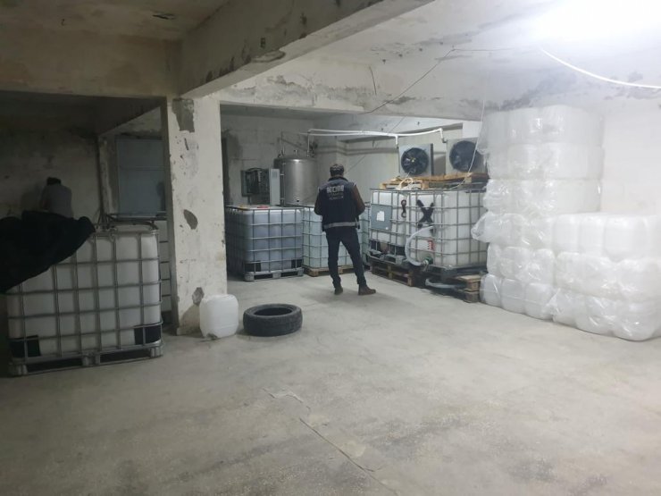 2022'deki operasyonlarda 126 ton sahte içki ele geçirildi