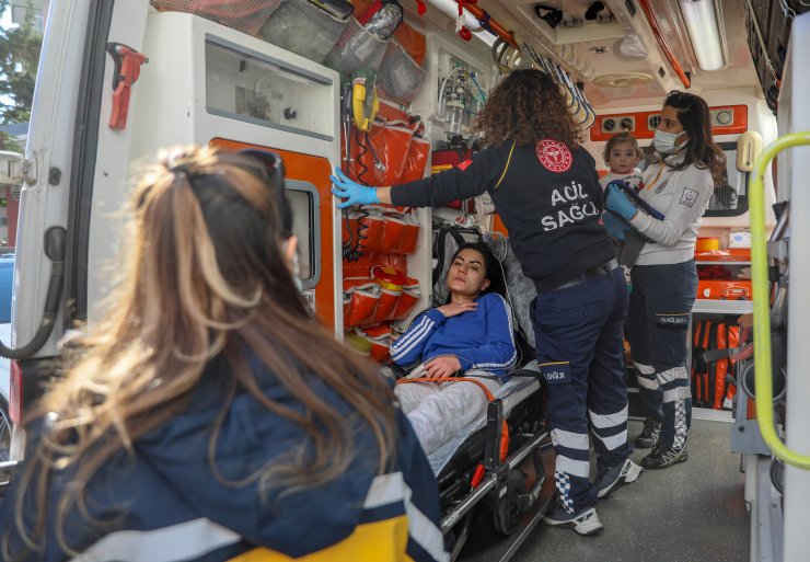 Anne ve bebeğini itfaiye kurtardı