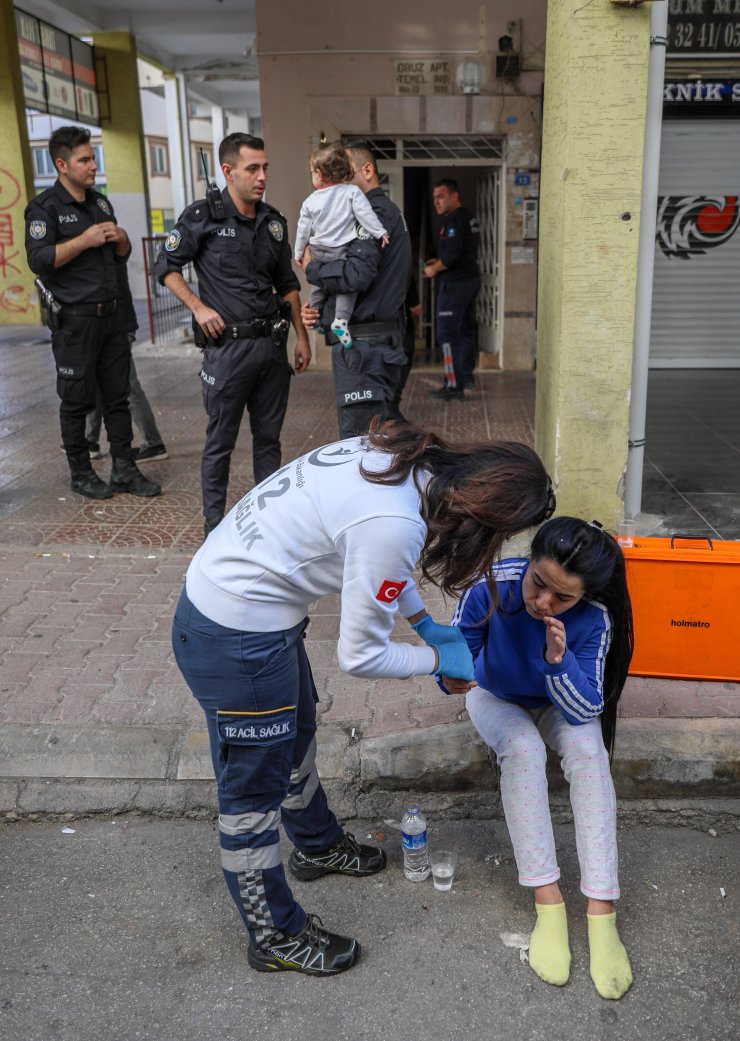 Anne ve bebeğini itfaiye kurtardı