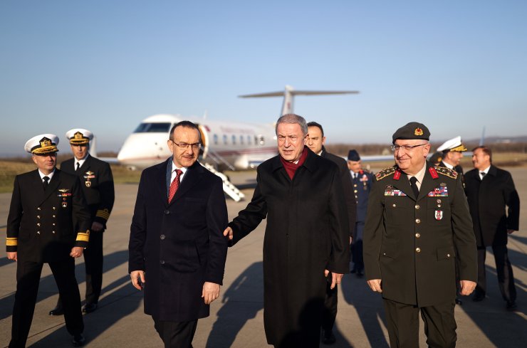 Bakan Akar ve TSK komuta kademesinden Donanma Komutanlığı'na ziyaret