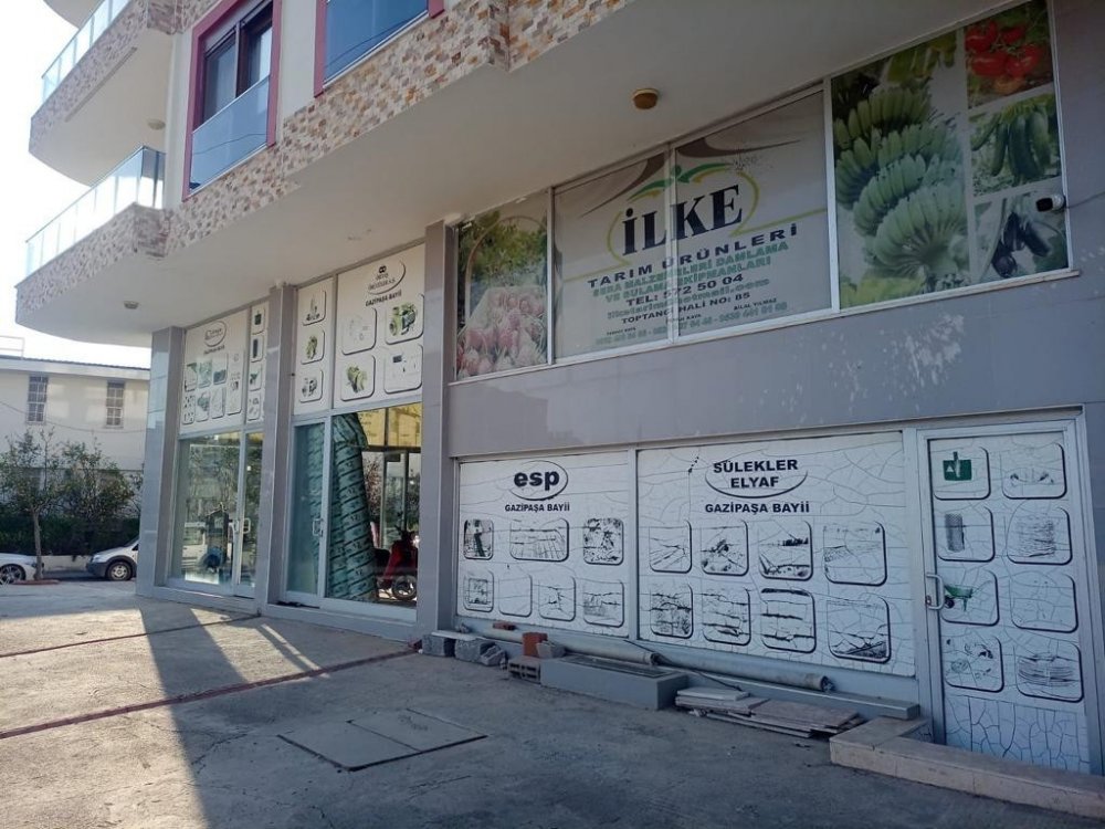 Esnafın dükkanına silahlı saldırı