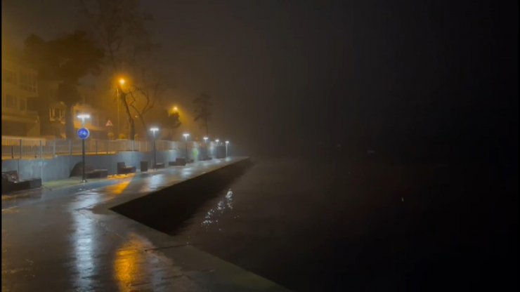 İstanbul Boğazı sis nedeniyle çift yönlü olarak gemi trafiğine kapatıldı