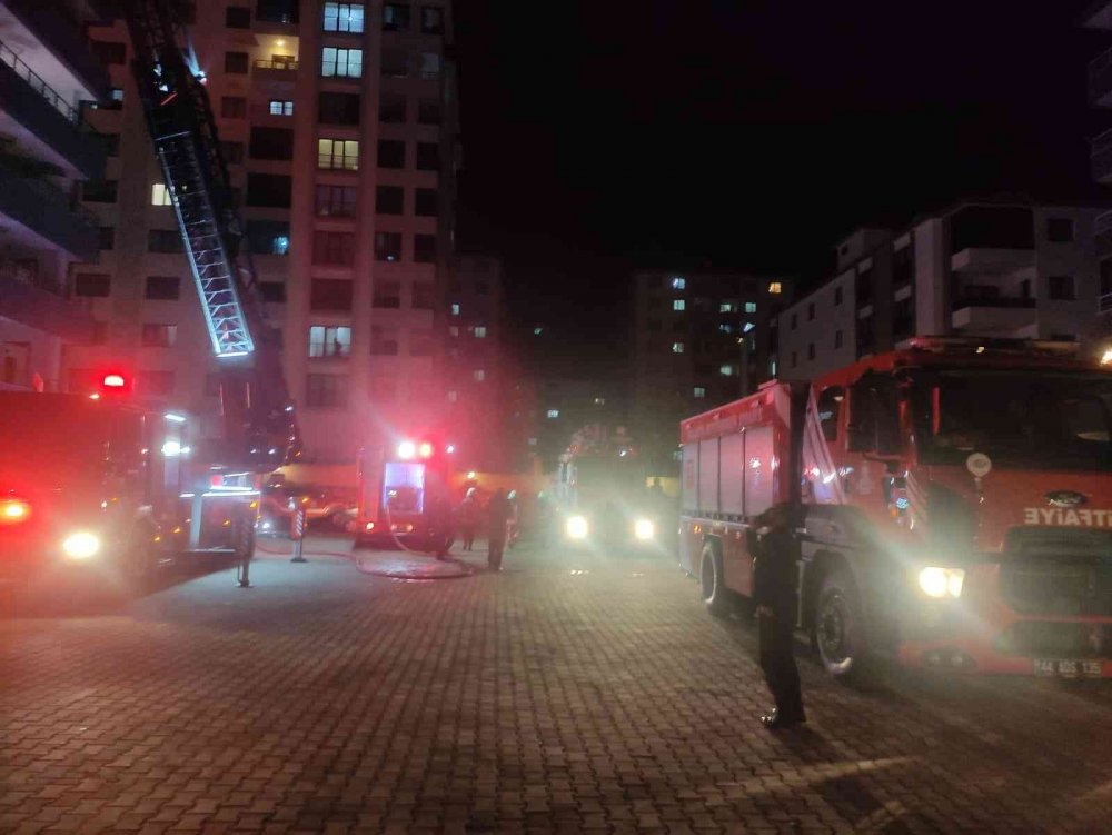 Korkutan çatı yangını