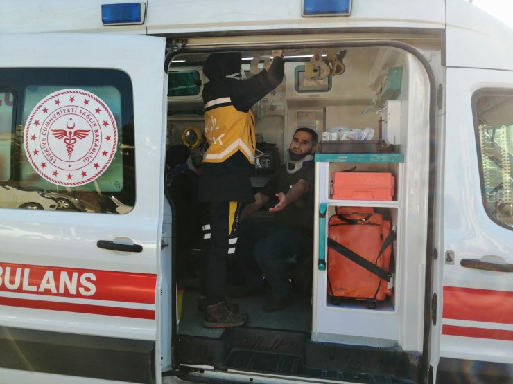 Otomobil ile belediye otobüsü çarpıştı: 4 yaralı