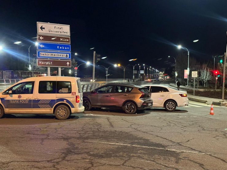 Otomobiller çarpıştı: 1 yaralı