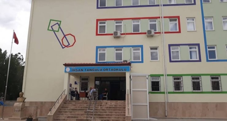 2'nci kattan atlayan ortaokul öğrencisi ağır yaralandı