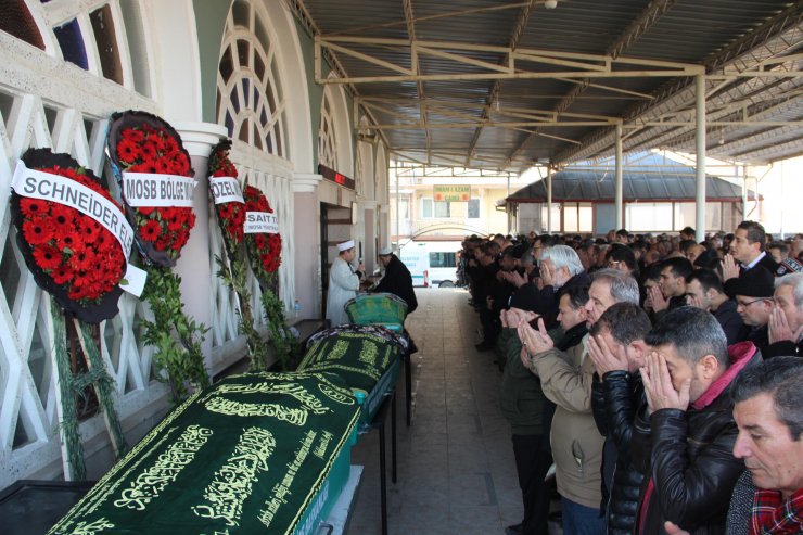 TIR'la çarpışan otomobildeki çift ile kızları öldü, oğulları ağır yaralı