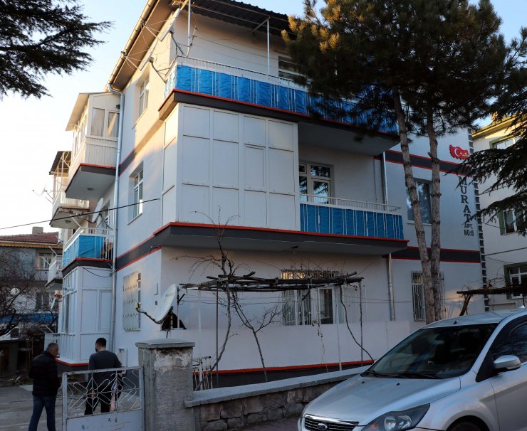 Boşandığı eşini bıçakla yaraladı