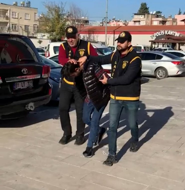 Eşcinsel arkadaşlık sitesi üzerinden tanışıp buluştuğu gurbetçinin parasını gasbetti