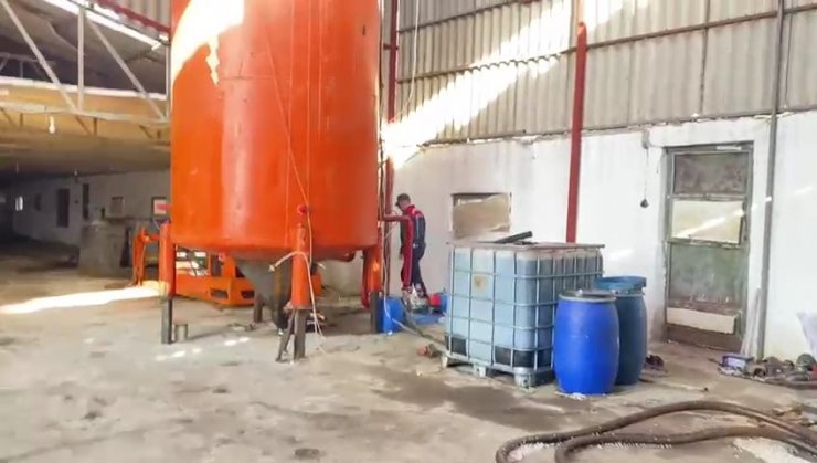 Eski tavuk çiftliğinde 14 bin litre kaçak akaryakıt ele geçirildi