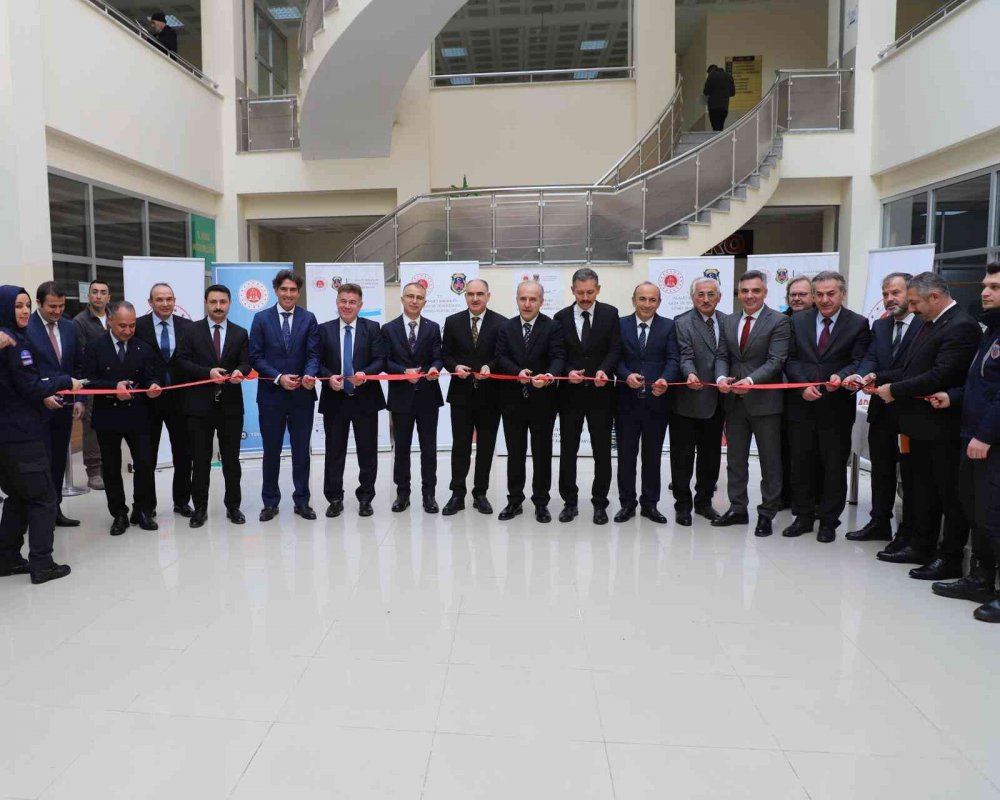 Konya Adliyesinde kitap bağış kampanyası başlatıldı