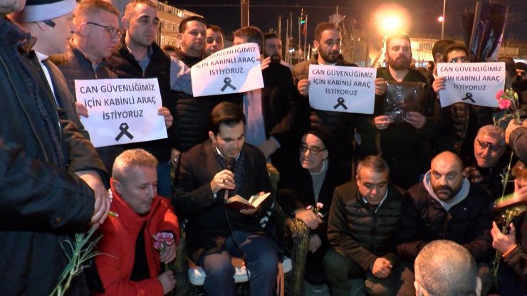 Yüzlerce taksici öldürülen meslektaşları için konvoy oluşturdu