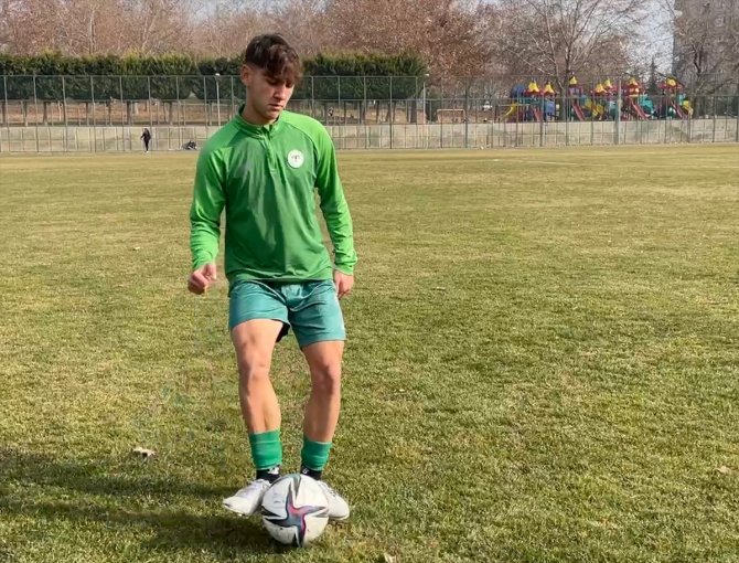 Ahmet Çalık'ın hediye ettiği kramponla gol kralı olan genç, merhum futbolcuyu anlattı