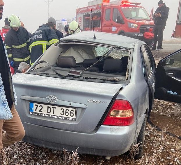 Hafif ticari araç ile otomobilin çarpıştığı kazada liseli Muhammed öldü; 1'i ağır, 4 kişi yaralandı