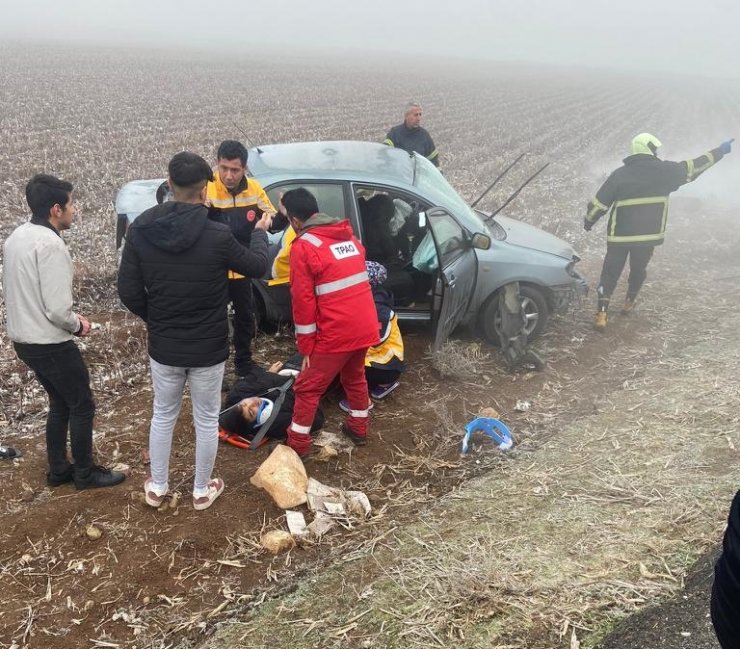 Hafif ticari araç ile otomobilin çarpıştığı kazada liseli Muhammed öldü; 1'i ağır, 4 kişi yaralandı