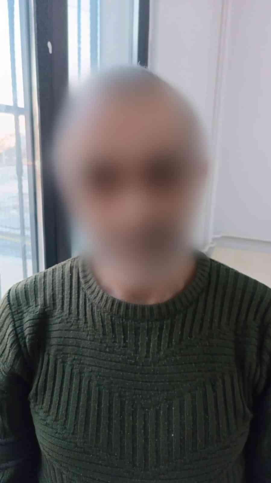 Kendisine benzeyen kardeşinin kimliğiyle suç işleyen şüpheliyi 'ben' yakalattı