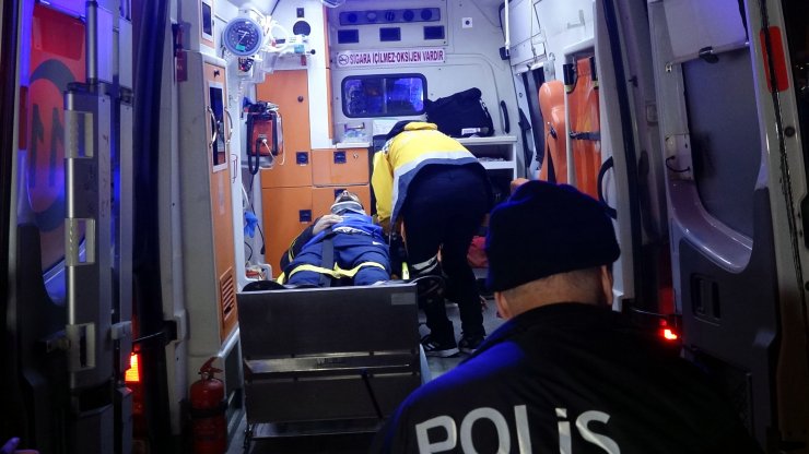 'Dur' ihtarına uymayan ehliyetsiz sürücü kaza yaptı: 1 ölü, 4 yaralı