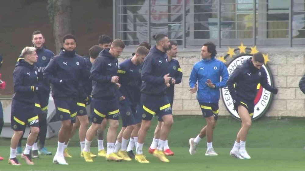 Fenerbahçe’nin yeni transferi Samet Akaydin ilk antrenmanına çıktı