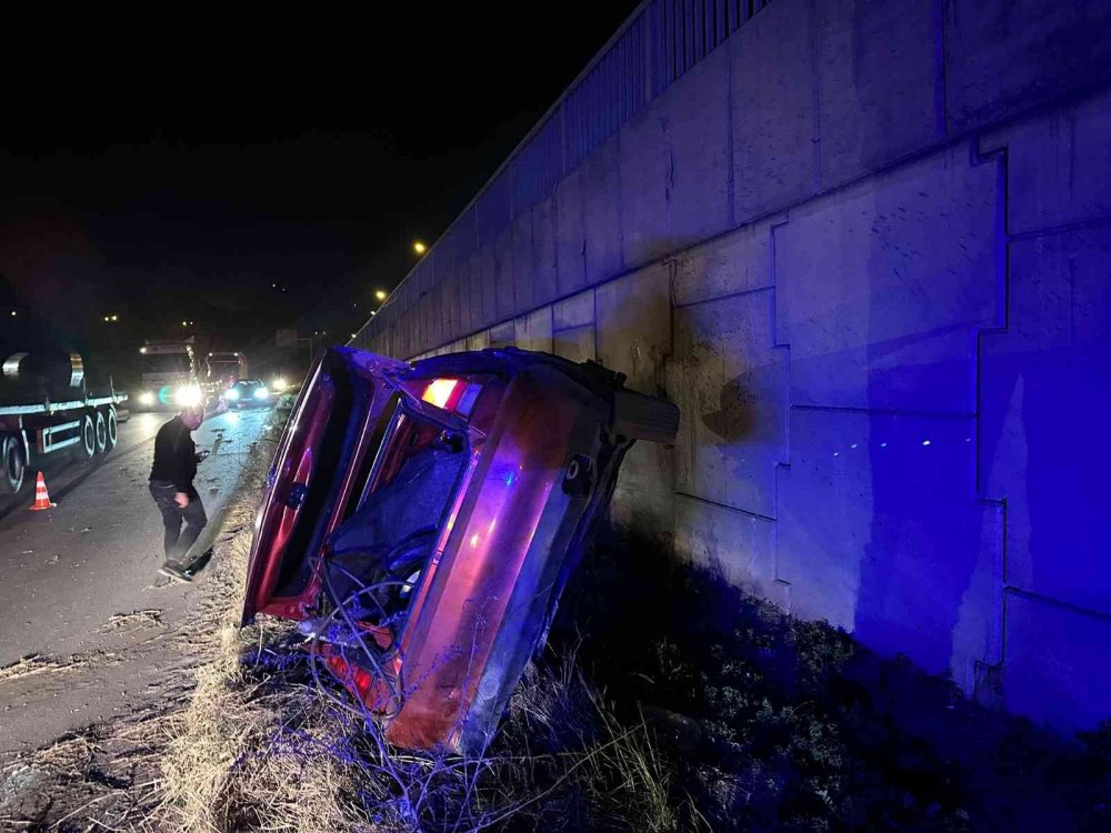 Takla atan otomobil köprü duvarına çarptı, 1 ölü