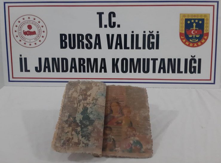 El yazması Tevrat'ı 5 milyon dolara satmak isterken jandarmaya yakalandı