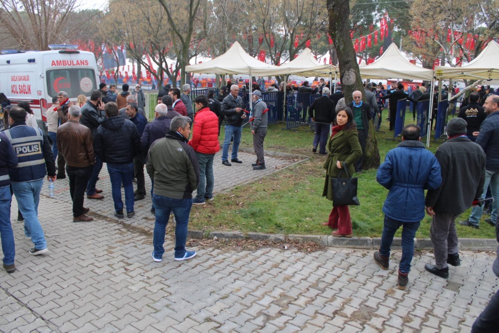 Erdoğan'ı yakından görebilmek için soğuğa aldırmayıp saatler öncesinden meydana geldiler