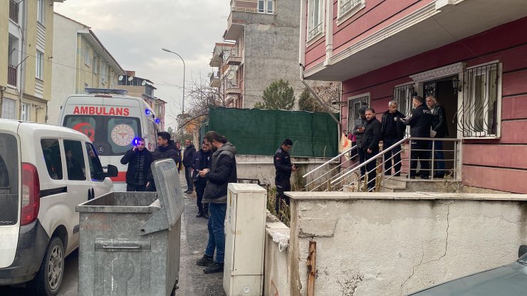 Oynadığı tabanca ateş aldı; 3 yaralı