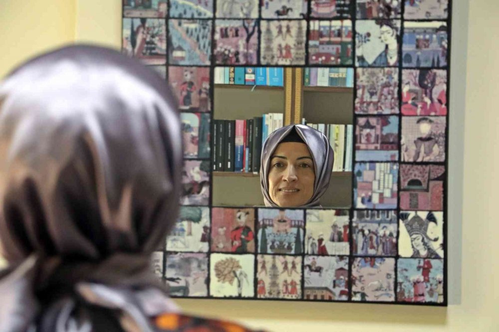 28 Şubat’ta başörtüsüz sıralardan, başörtülü akademisyenliğe