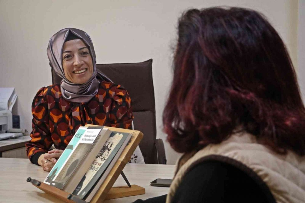 28 Şubat’ta başörtüsüz sıralardan, başörtülü akademisyenliğe