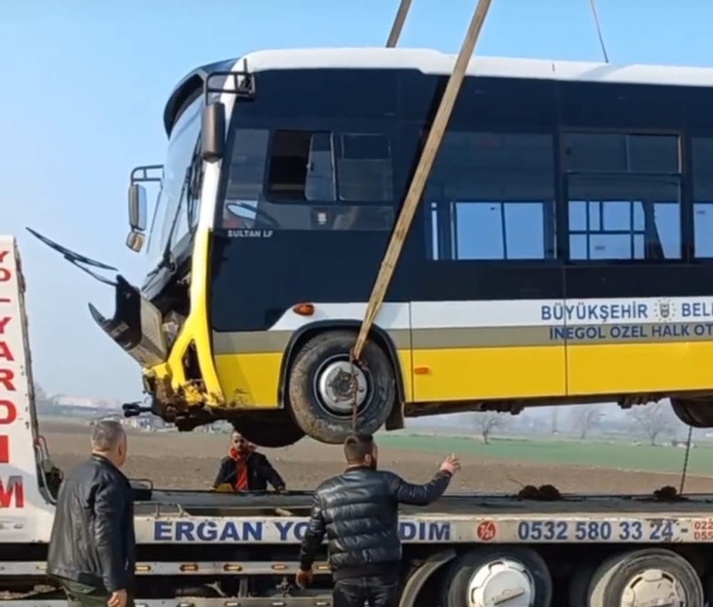 Çalıştırmak istediği otobüsle tarlaya uçtu
