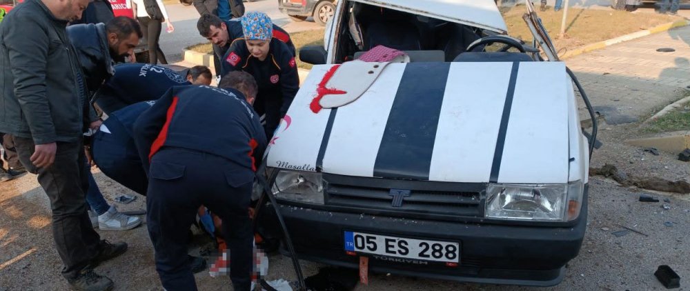 Hurdaya dönen otomobilden yaralı olarak çıktı