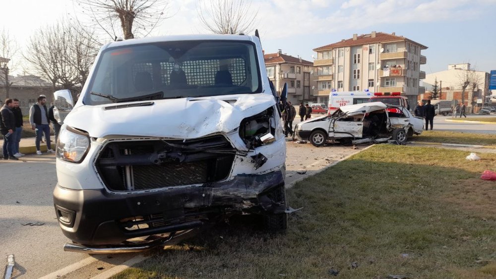 Hurdaya dönen otomobilden yaralı olarak çıktı