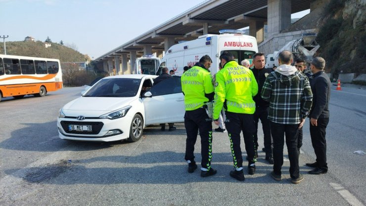 Kavşakta kaza: 2’si çocuk 3 yaralı