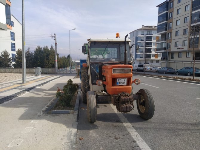 Konya'da park halindeki traktörden düşen çocuk yaralandı