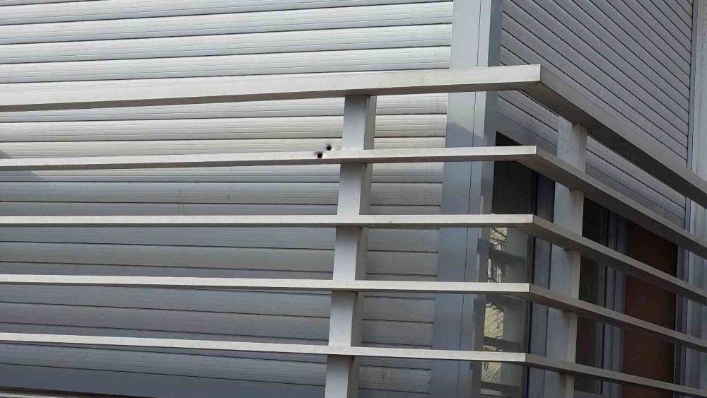 Oğlunu darp eden şahsı silahla vurdu