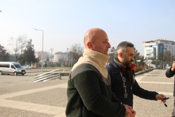 'Parayı havale yolu ile göndereceğim' dedi, 81 koyunu araca yükleyip kaçtı