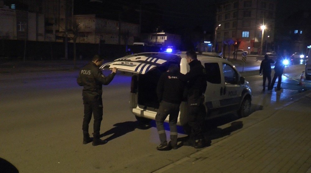 Tartıştığı şahsa kurşun yağdırdı, yoldan geçen vatandaş yaralandı