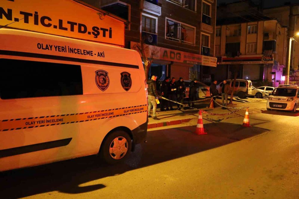 Tartıştığı şahsa kurşun yağdırdı, yoldan geçen vatandaş yaralandı