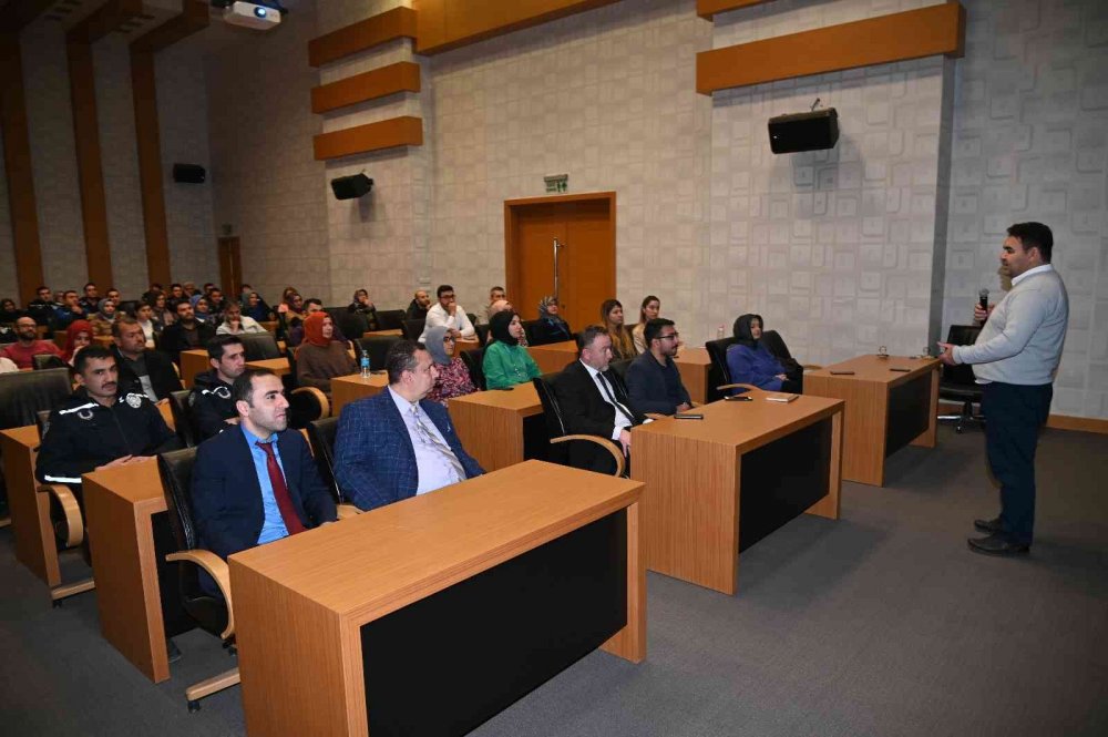 Selçuklu Belediyesi personeline mizaç konulu eğitim