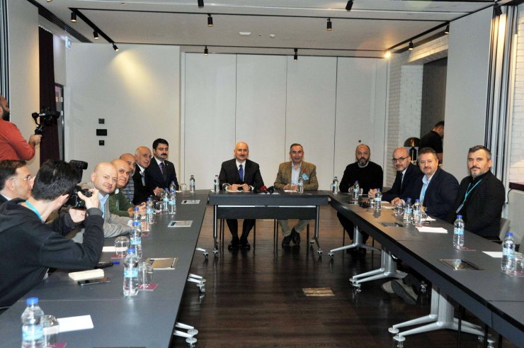 Bakan Karaismailoğlu: Paralar ortada yok işler de!