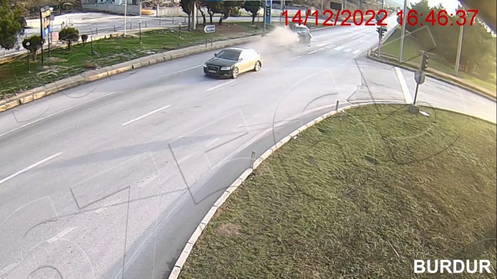 Burdur’daki trafik kazaları kameralara yansıdı
