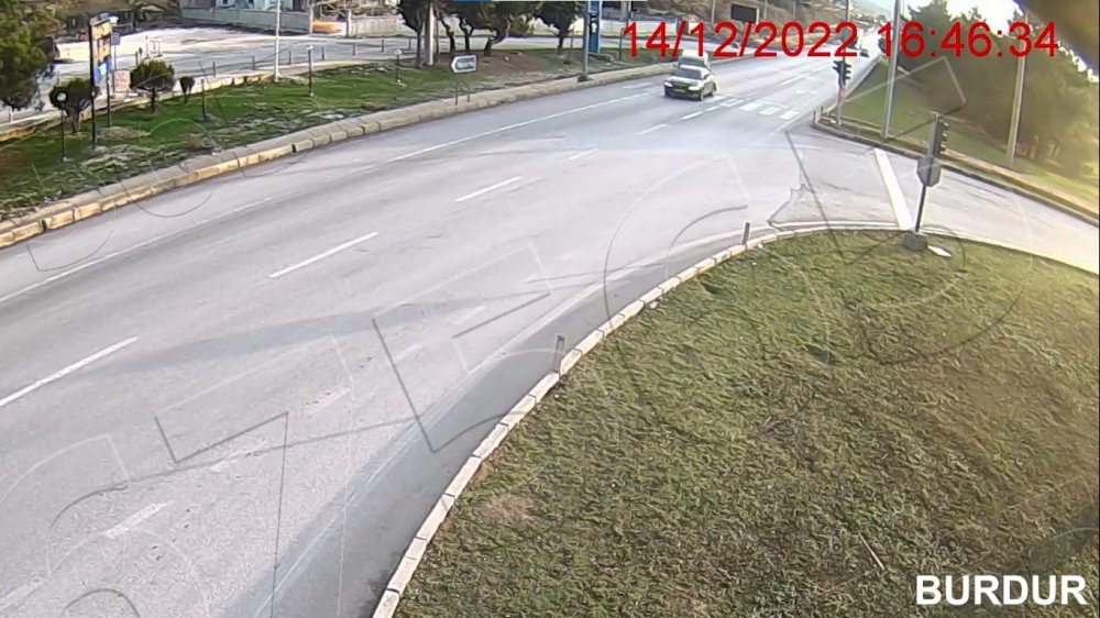 Burdur’daki trafik kazaları kameralara yansıdı