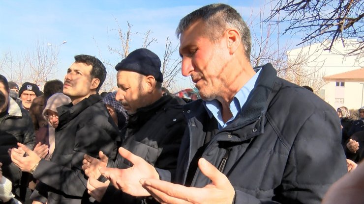 Kanseri yenip, kazada ölen liseli Rabia toprağa verildi