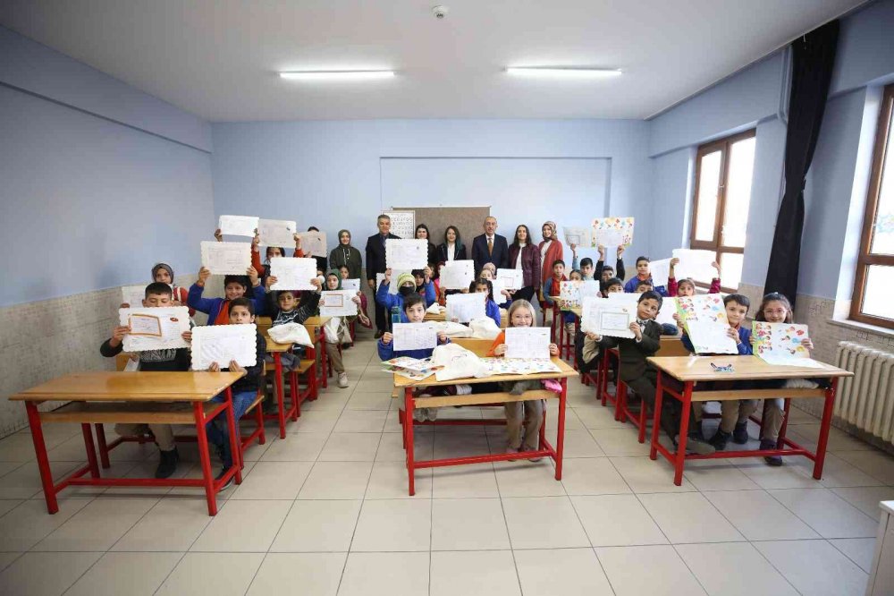 Meram'da Başkan Kavuş, çocukların karne sevincine ortak oldu